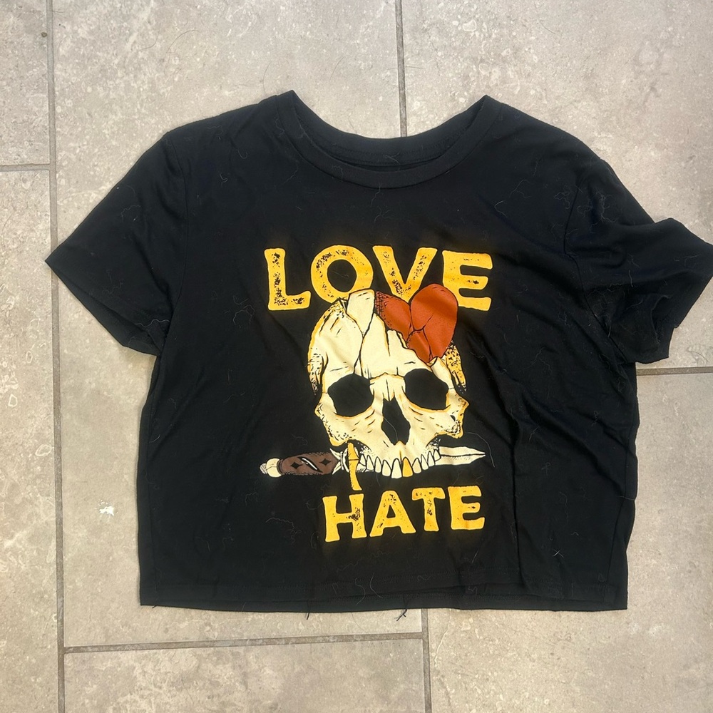 Savage barbell cropped T-Shirt size Small